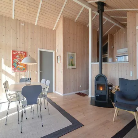 Three-bedroom Holiday In Hébergement de vacances Ringkøbing