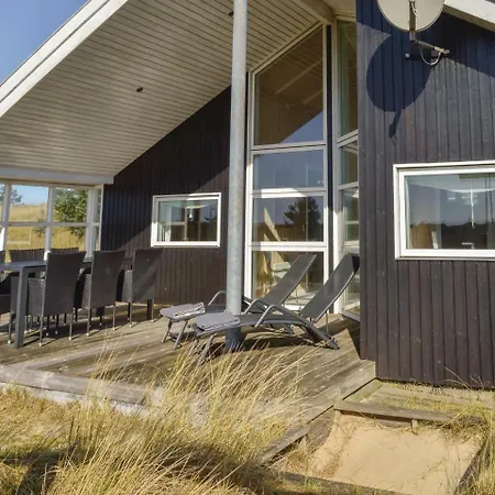 Three-bedroom Holiday In *