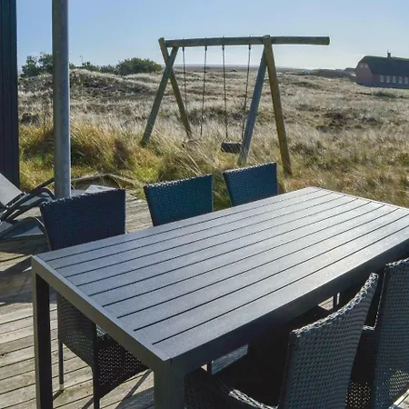 Three-bedroom Holiday In Ringkøbing